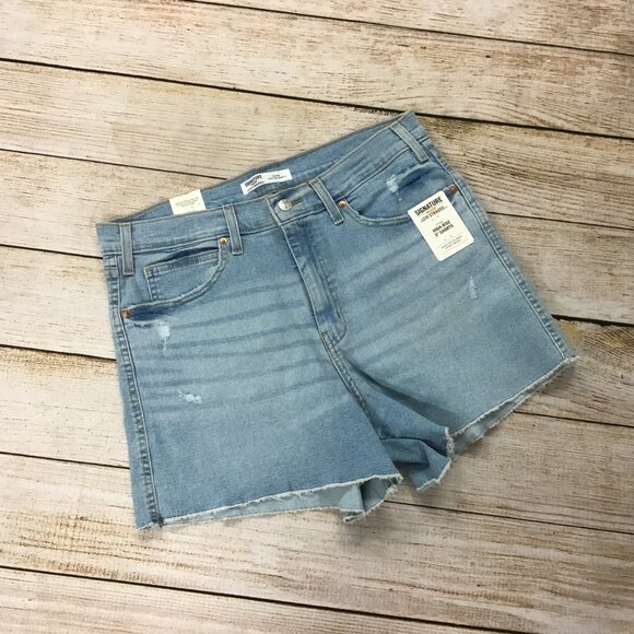 NWT Levis Signature Heritage High-Rise 3" Shorts Light Wash Denim Size 16/W33 - Picture 2 of 8